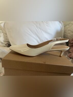 Genshuo White Patent Pointed Slingback Kitten Heel